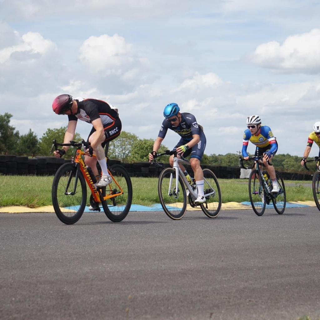 Barry Holloway (👀)